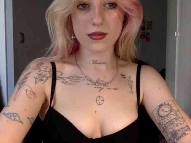 EmmyHot EmmyHot