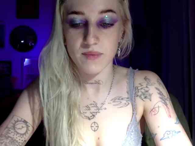 EmmyHot