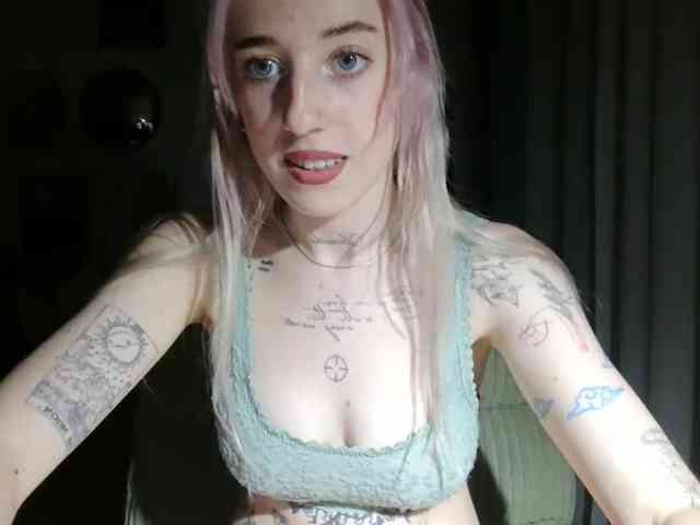 Model: EmmyHot