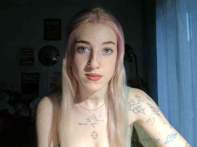 EmmyHot