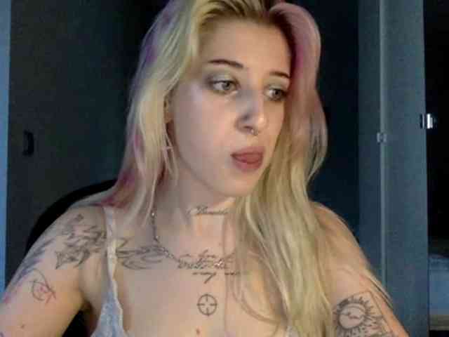 Emmyhot webcam