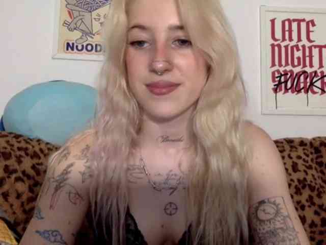 EmmyHot