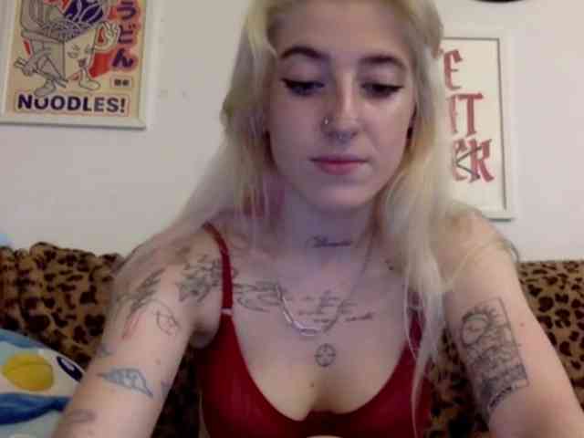 EmmyHot EmmyHot