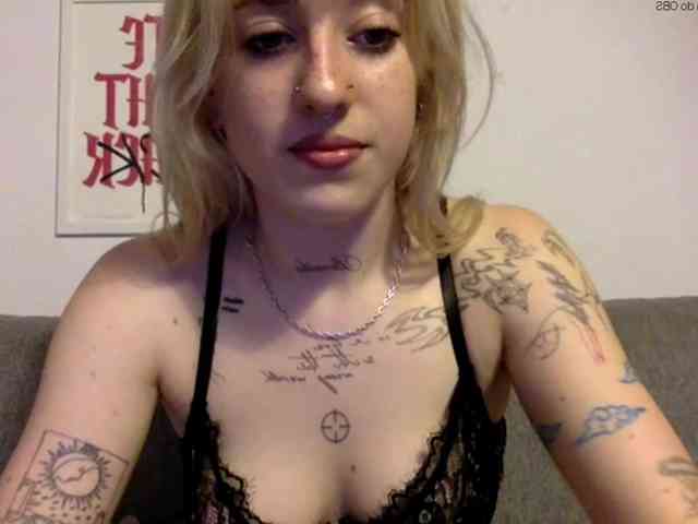 EmmyHot