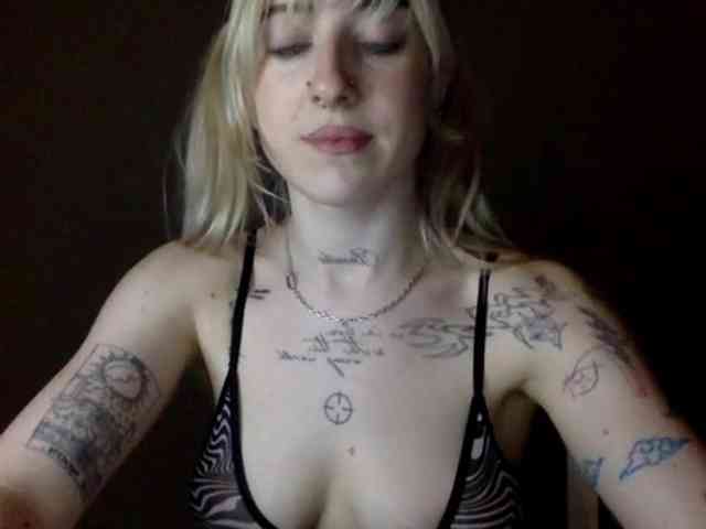 EmmyHot