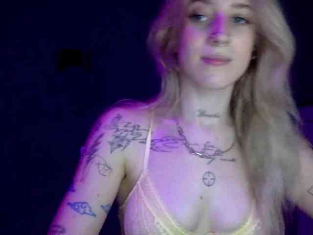 Model: EmmyHot