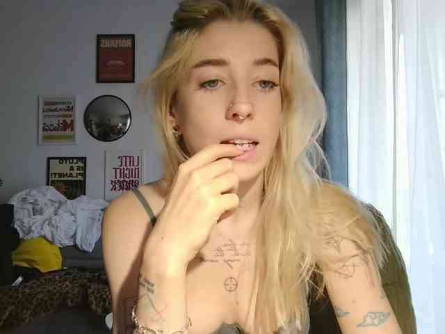 EmmyHot