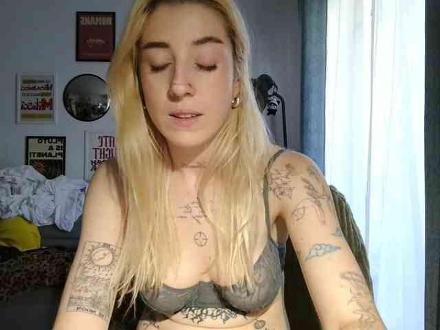 Model: EmmyHot