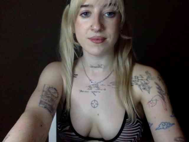 EmmyHot