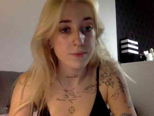 EmmyHot