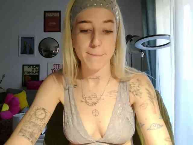 EmmyHot