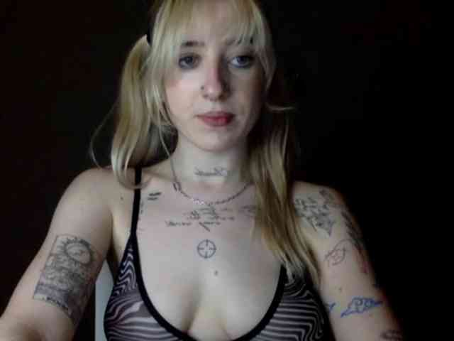 EmmyHot