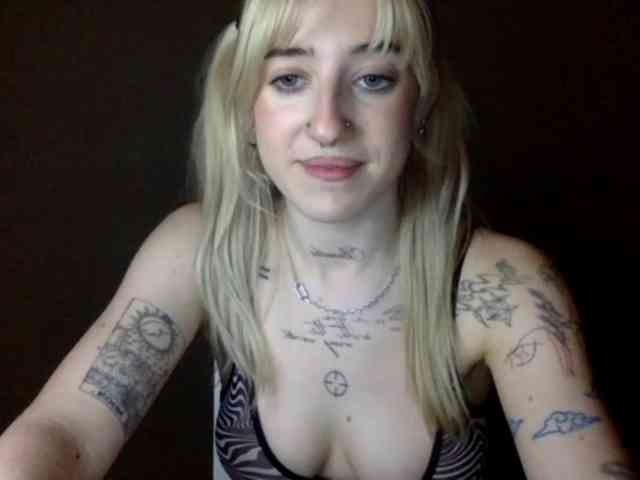 EmmyHot