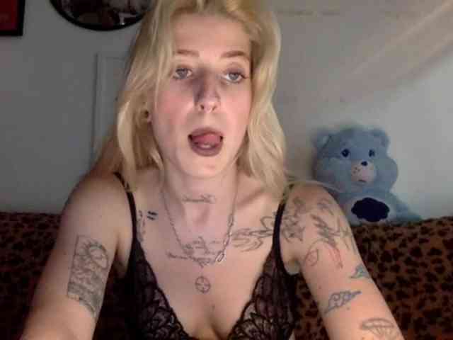 Emmyhot webcam