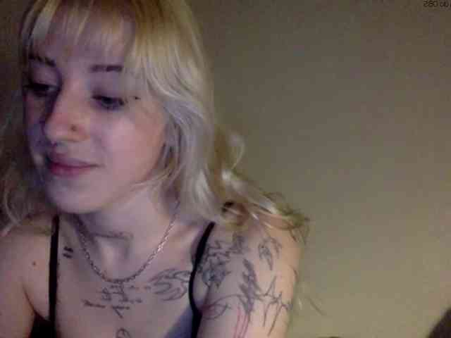 EmmyHot