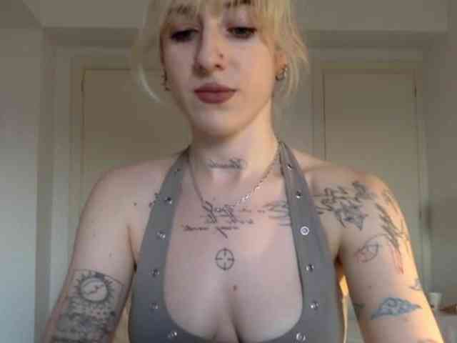 EmmyHot
