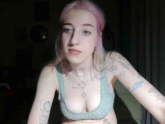 EmmyHot