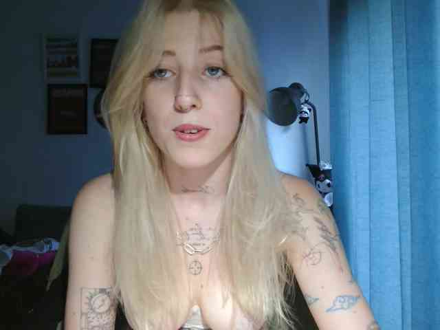 Model: EmmyHot