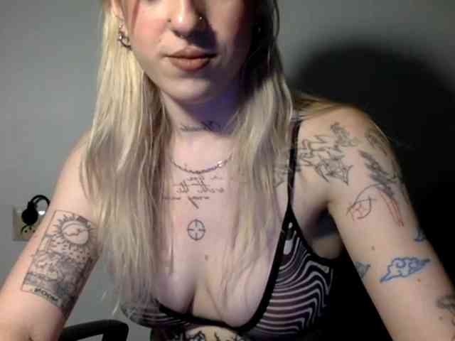 Emmyhot webcam