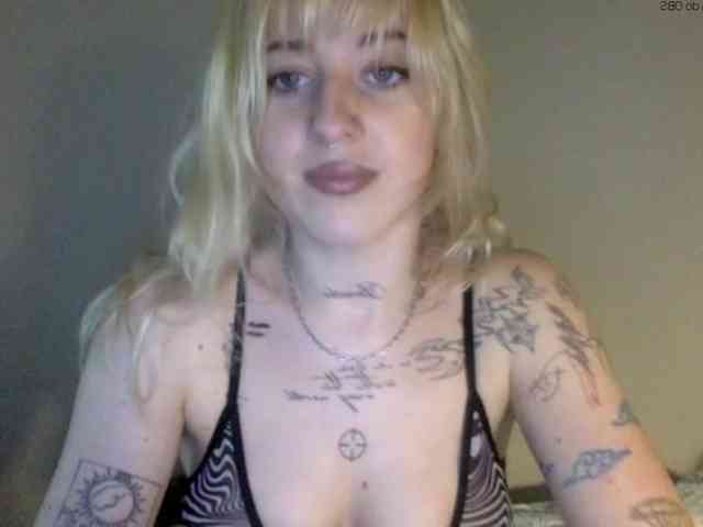 EmmyHot