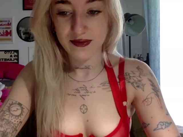 EmmyHot