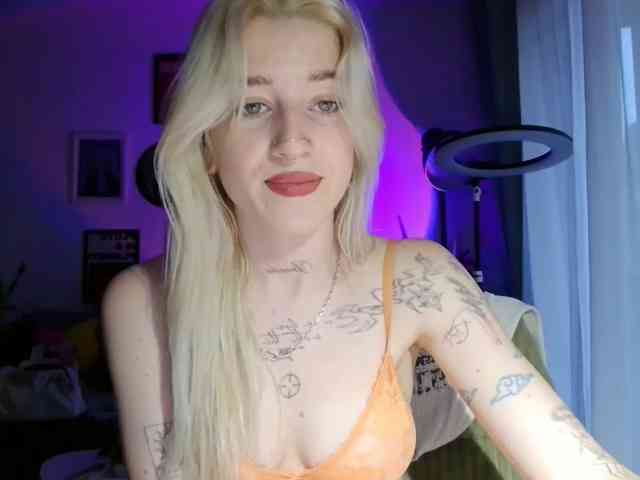 EmmyHot