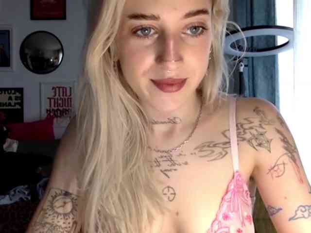 Model: EmmyHot