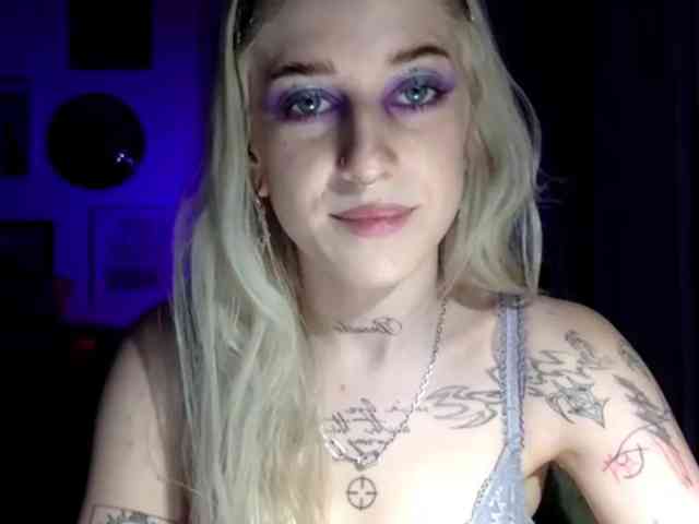 EmmyHot