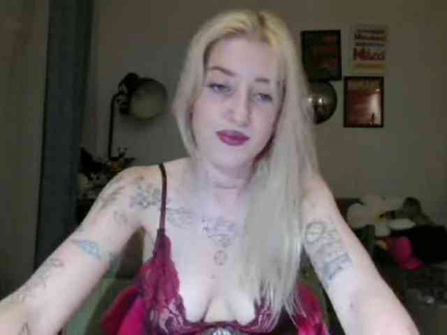 EmmyHot