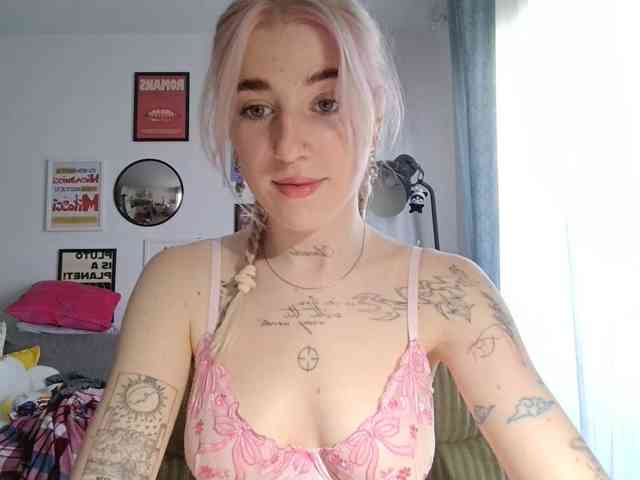 EmmyHot