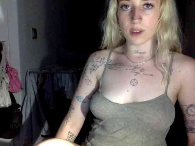 EmmyHot