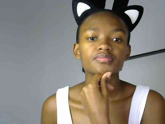 prettyquin256 webcam