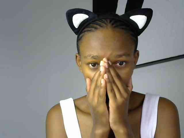 prettyquin256 webcam