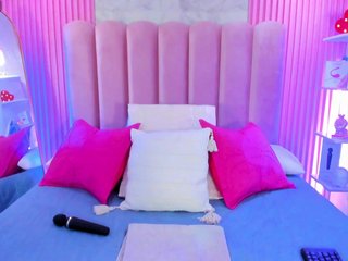 ArianaRougee Porn Show