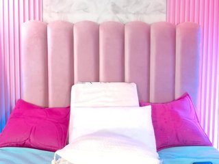 ArianaRougee Porn Show