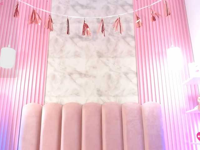 ArianaRougee live cam preview