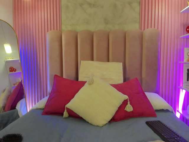 ArianaRougee live cam on BongaCams