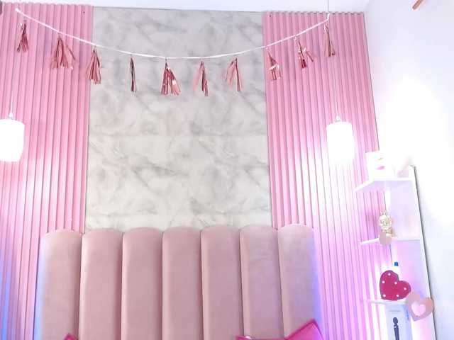 ArianaRougee live cam preview