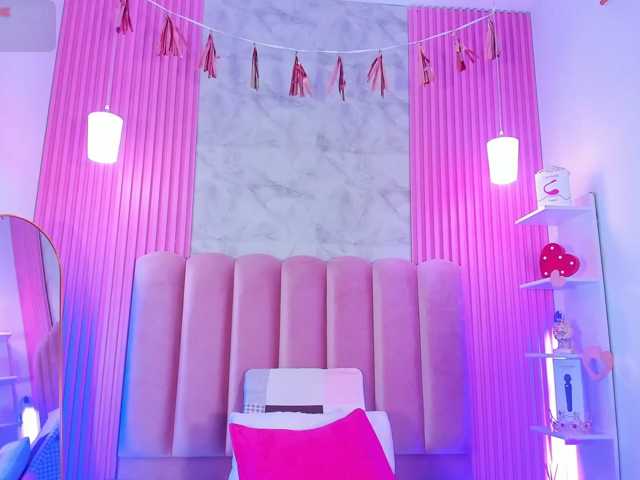 ArianaRougee live cam on BongaCams