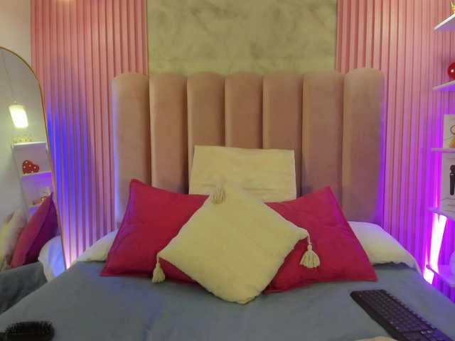 ArianaRougee live cam on BongaCams