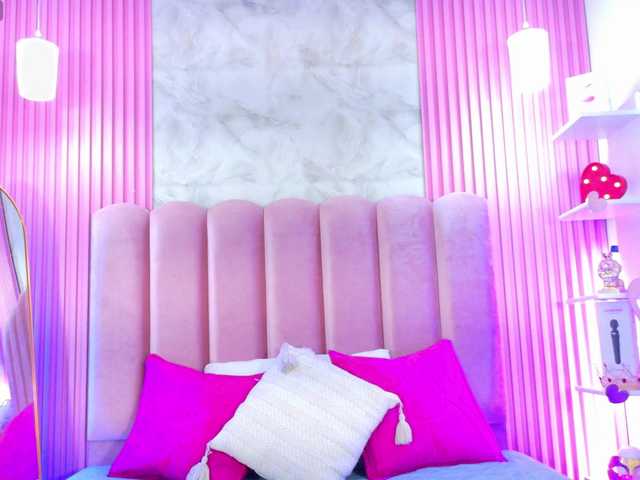ArianaRougee live cam preview