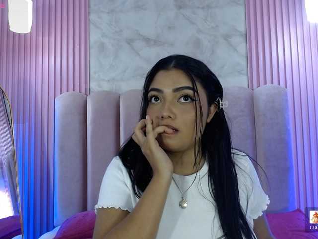 ArianaRougee live cam preview