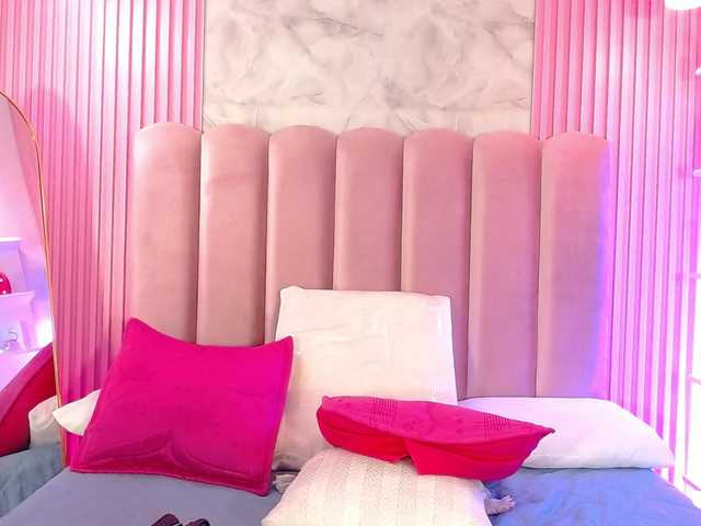 ArianaRougee webcam