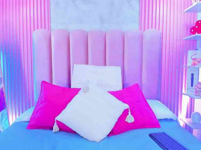ArianaRougee ArianaRougee