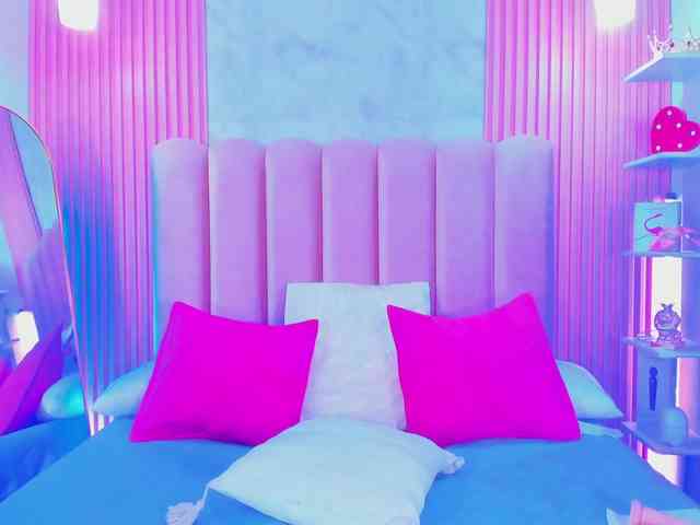 ArianaRougee webcam