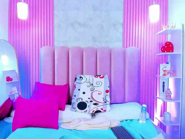 ArianaRougee webcam