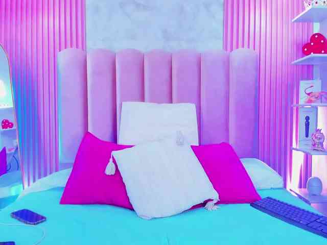 ArianaRougee webcam