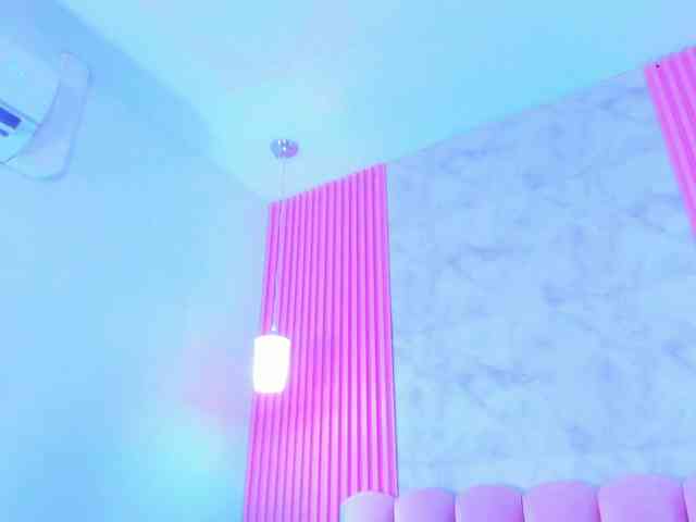 ArianaRougee webcam