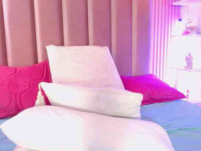 ArianaRougee webcam