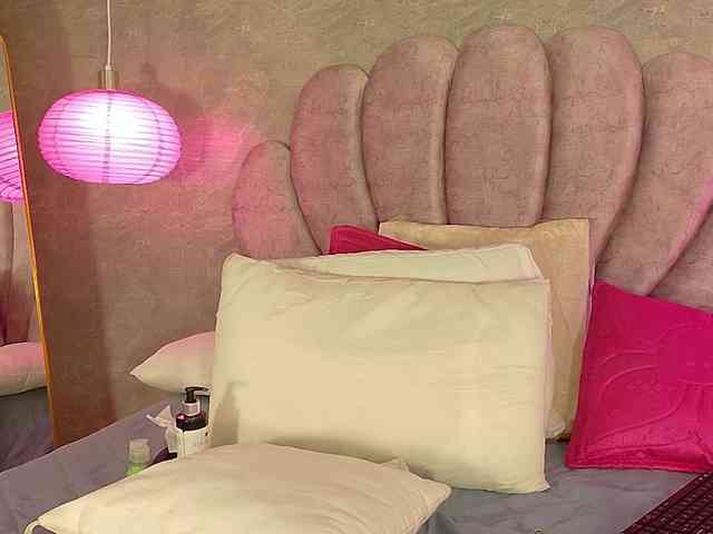ArianaRougee webcam